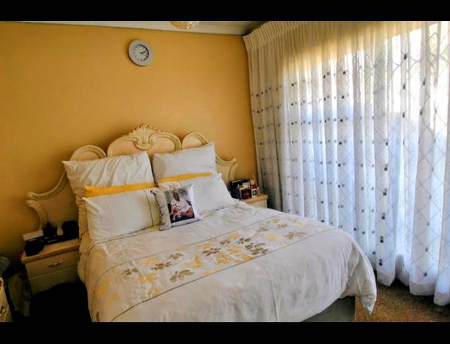 3 BEDROOM HOUSE FOR SALE IN LENASIA SOUTH